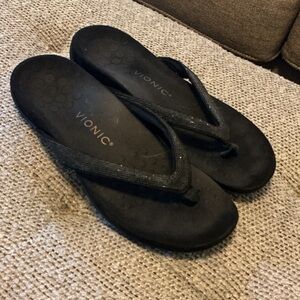 Vionic Women's Elegant Black Flip-Flops